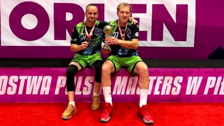 Robert Jędrzejczak i Jarosław Szturmowski w złotej drużynie Kurpie Volley.