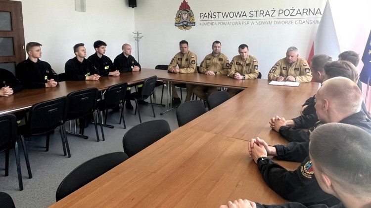 Sezonowy posterunek PSP w Krynicy Morskiej już działa – podchorążowie Akademii Pożarniczej na wakacyjnych praktykach.