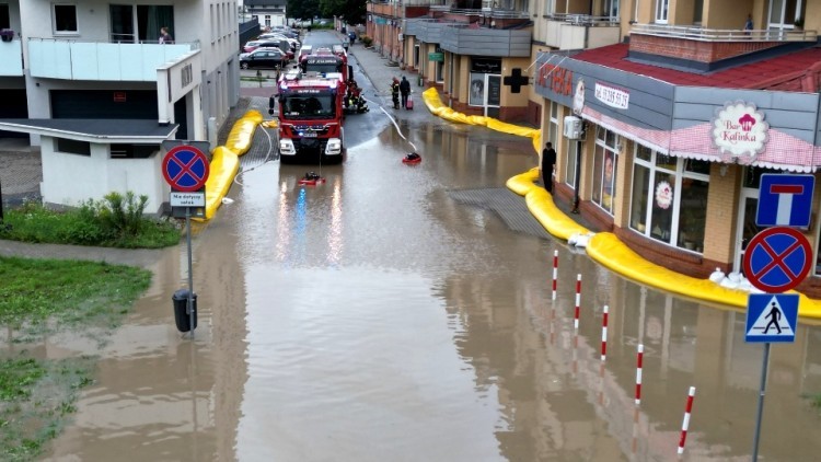 Strażacy w akcji w powiecie elbląskim – najtrudniejsza sytuacja w Tolkmicku, Suchaczu i Elblągu.