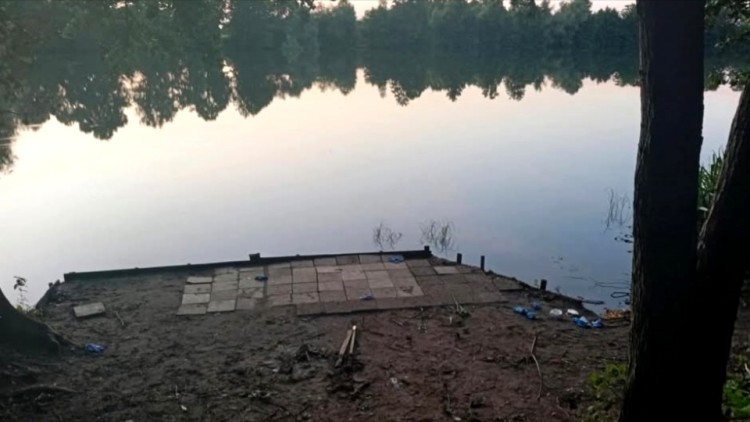 Zwłoki w jeziorze w Kościeleczkach - policja i prokuratura badają sprawę.