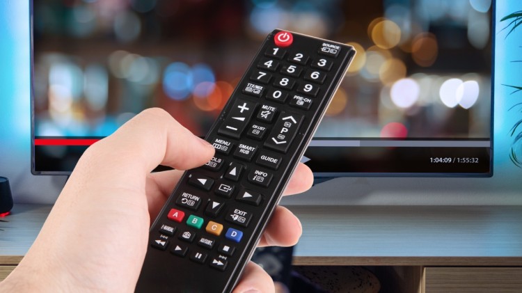 Polacy wyraźnie unikają reklam w telewizji. Ponad 77 proc. sięga w…