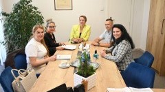 Nowy mikrobus dla osób z niepełnosprawnościami – Powiat Nowodworski podpisał umowę na dofinansowanie.