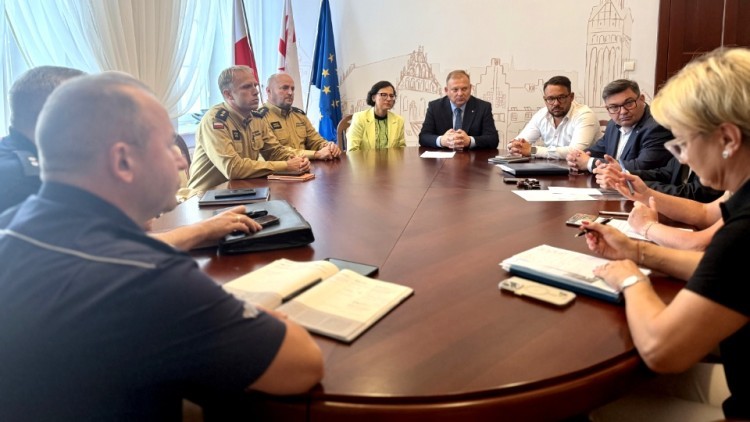 Śnięte ryby w rzece Elbląg - Prezydent zwołał sztab kryzysowy.