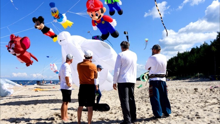 KiteWeekend w Gminie Sztutowo – kolorowe latawce nad Bałtykiem.