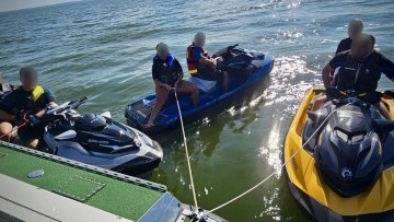3 tysiące złotych kary dla sterników: na skuterach wpłynęli w głąb&#8230;