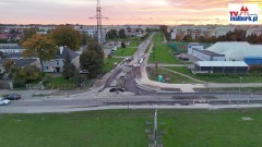 Pierwszy asfalt na przebudowie skrzyżowania DK515 i Kotarbińskiego w Malborku. Zobacz, jak idą prace! Wideo i zdjęcia z drona