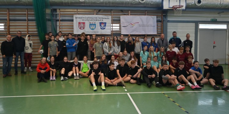 Młodzieżowe spotkanie sportowe w Nowym Dworze Gdańskim z udziałem miast partnerskich.