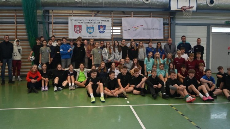 Młodzieżowe spotkanie sportowe w Nowym Dworze Gdańskim z udziałem miast partnerskich.
