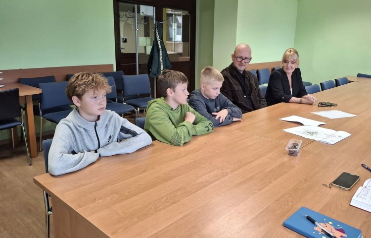 Młodzież włącza się w tworzenie projektu skate parku w Sztutowie.