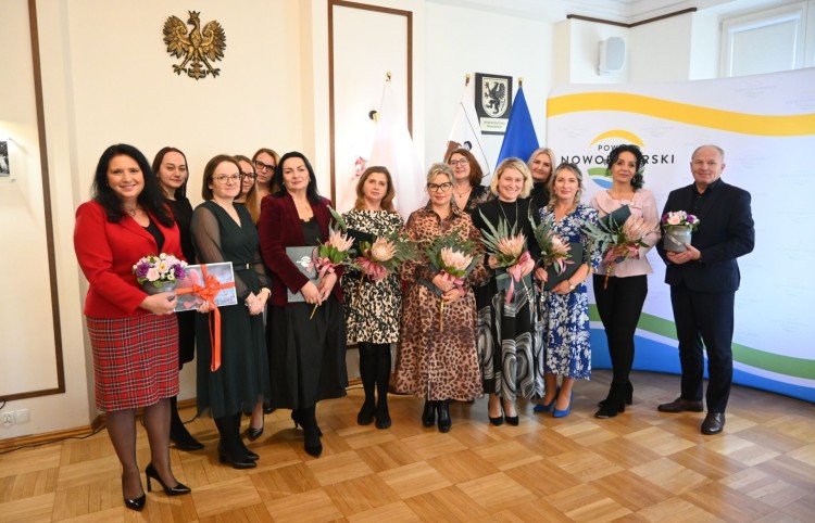 Dzień Pracownika Socjalnego w powiecie nowodworskim – podziękowania dla osób niosących pomoc.