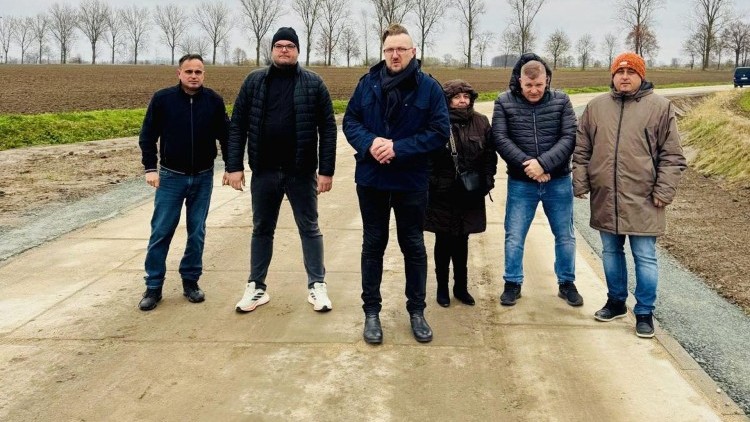Nowa droga w Grochowie Pierwszym poprawi komfort i bezpieczeństwo mieszkańców.