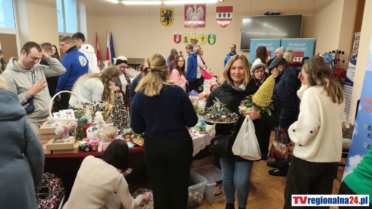 Świąteczny Jarmark w Starostwie Powiatowym w Sztumie – magia, rękodzieło i pomoc dla Zosi. Wideo i zdjęcia
