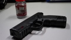 Nowy Dwór Gdański. Policja zatrzymała mężczyznę, który groził szwagrowi przedmiotem przypominającym broń.