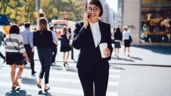 Na Erasmusie lub w delegacji – kiedy oferta na kartę ratuje sytuację?