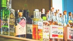 Kradzież alkoholu w sklepie w Sztumie - policyjna interwencja zakończona ujawnieniem narkotyków.