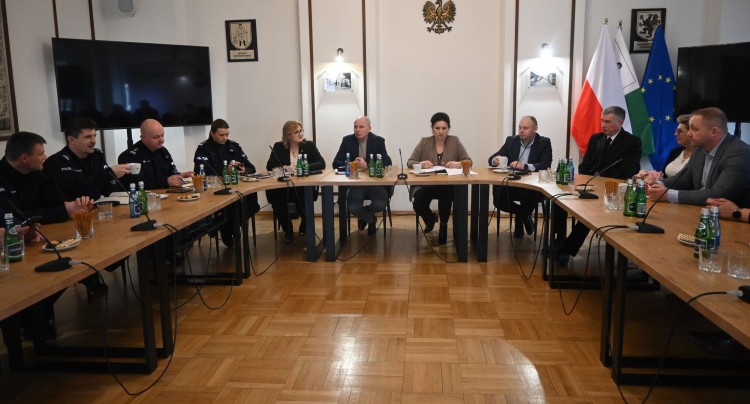 Bezpieczeństwo na wodnych szlakach w centrum uwagi - spotkanie w Starostwie Powiatowym w Nowym Dworze Gdańskim.