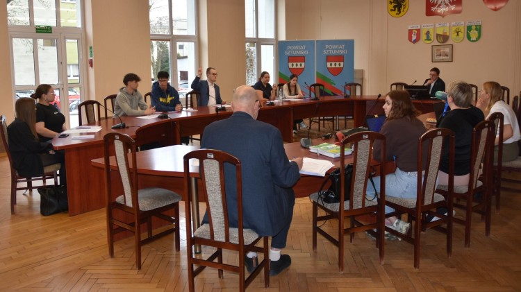III sesja Młodzieżowej Rady Powiatu Sztumskiego - młodzi radni z konkretnymi pomysłami na rozwój regionu.