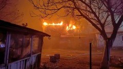Pożar domu w Uśnicach – 7-osobowa rodzina straciła dorobek życia.