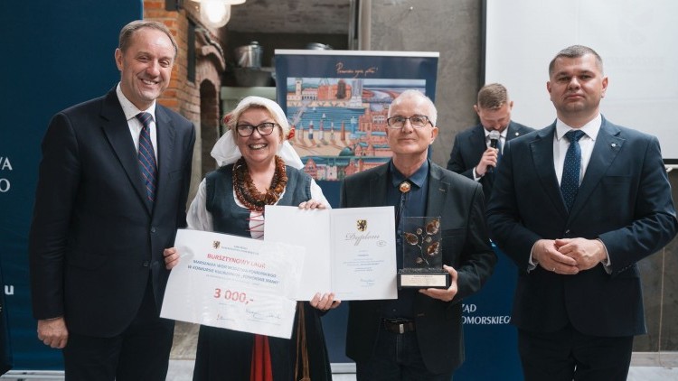 Smaki z powiatu malborskiego docenione w konkursie „Pomorskie Smaki”. Bursztynowe Laury Marszałka rozdane