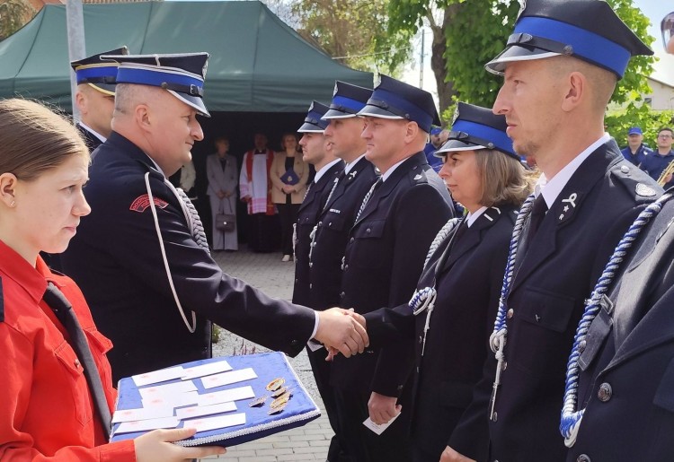 Powiatowe Obchody Dnia Strażaka w Jasnej. Jubileusz 80-lecia OSP i nowy wóz dla druhów.