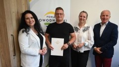 Powiat Nowodworski inwestuje w remonty chodników. Podpisano umowy na prace przy dwóch drogach
