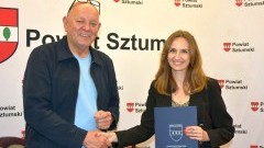 Powiat sztumski wspiera edukację i kulturę. Podpisano umowy na projekty na 2026 rok