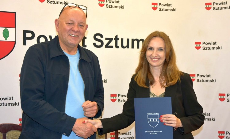 Powiat sztumski wspiera edukację i kulturę. Podpisano umowy na projekty na 2026 rok