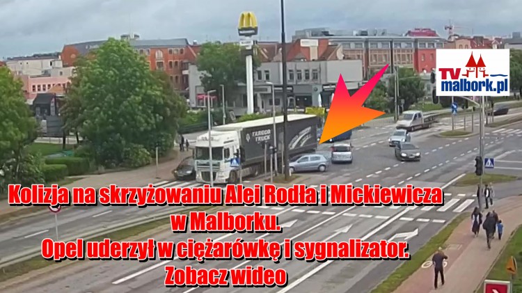 Kolizja na skrzyżowaniu Alei Rodła i Mickiewicza w Malborku. Opel uderzył…