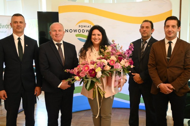 Zarząd Powiatu Nowodworskiego z absolutorium i wotum zaufania.