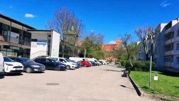 Mieszkańcy Starego Miasta w Malborku walczą o miejsca parkingowe. Remont…