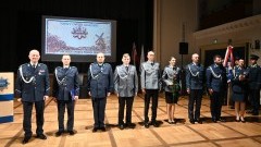 Powiatowe Obchody Święta Policji w Nowym Dworze Gdańskim. Funkcjonariusze otrzymali awanse i podziękowania