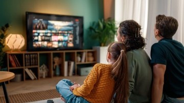 Jaki telewizor wybrać? QLED, rozmiar i najważniejsze parametry i funkcje