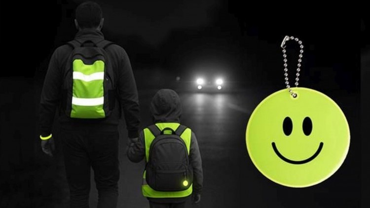 Dziecko widzi drogę. Kierowca musi zobaczyć dziecko – sztumscy policjanci przypominają o odblaskach