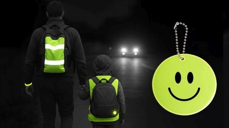 Dziecko widzi drogę. Kierowca musi zobaczyć dziecko – sztumscy policjanci przypominają o odblaskach
