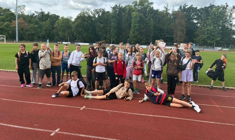 Sportowy sukces uczniów z Gminy Malbork. II miejsce drużynowo w Biegu…