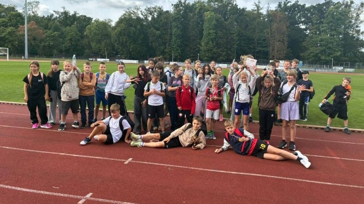 Sportowy sukces uczniów z Gminy Malbork. II miejsce drużynowo w Biegu…