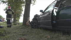 30-latka Passatem zjechała z drogi i uderzyła w drzewo na trasie Gościszewo&#8230;