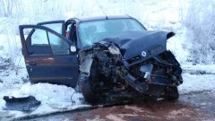 Brzózki: Straciła panowanie nad samochodem i uderzyła w drzewo. Kierująca&#8230;