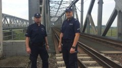 Lisewo Malborskie : Bohaterska akcja policjantów. Pijany mężczyzna szedł pod pociąg - 14.09.2017