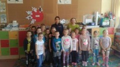 Spotkania malborskich policjantów z uczniami szkół podstawowych. Akcja "Kręci mnie bezpieczeństwo..przez cały rok szkolny" - 28.09.2017