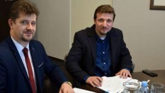Malbork : Burmistrz Marek Charzewski podpisał umowy na budowę ścieżek rowerowych. Ostatnią podpisze za tydzień - 27.10.2017