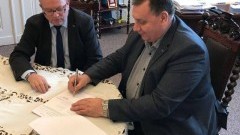 Gmina Stare Pole : Umowa na przebudowę dwóch dróg gminnych podpisana - 28.02.2018