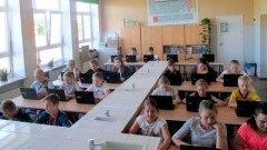 45 laptopów zakupionych dla dwóch placówek oświatowych w Gminie Miłoradz 