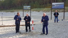 Prezes PiS Jarosław Kaczyński w Nowym Świecie wbił symboliczną pierwszą łopatę w miejscu budowy kanału. Przekop Mierzei Wiślanej rozpoczęty. [wideo, zdjęcia] 