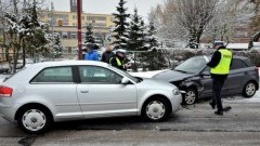 Zderzenie Audi z Hyundaiem. Poszkodowana trafiła do szpitala.