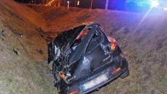 Swarożyn: Auto wpadło do rowu. 20-letni kierowca w szpitalu