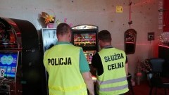 Nowodworscy policjanci zamknęli kolejny lokal z nielegalnymi automatami do gier.