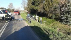 Jedna osoba trafiła do szpitala po zderzeniu osobówki i auta dostawczego.