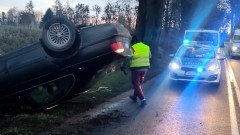 Nie dostosował prędkości i wpadł do rowu - policyjny raport sztumskich służb mundurowych.