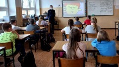 Nowy Dwór Gdański. Policjanci rozmawiali z dziećmi o bezpiecznym Internecie.